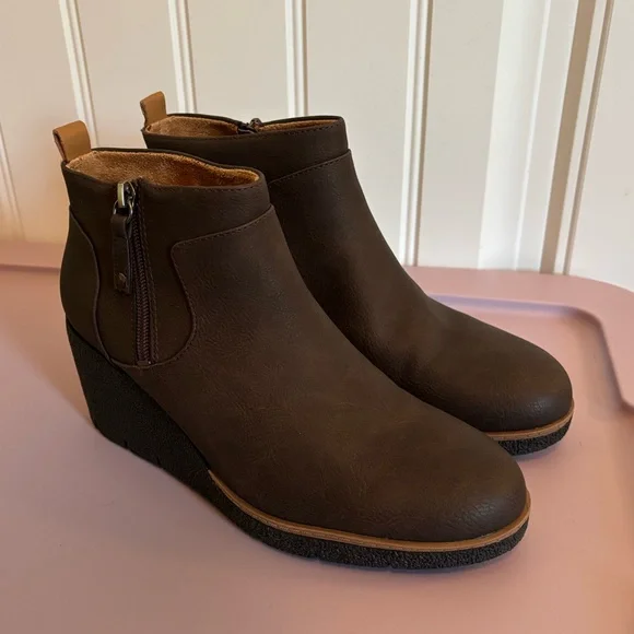 NWT Dr Scholl's Bianca Wedge Bootie - Chocolate Brown - Size 8.5 - Picture 10 of 11